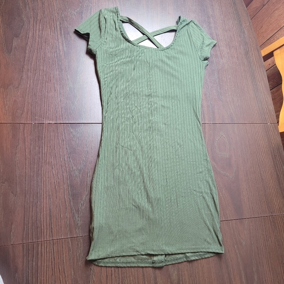 No boundaries Green day dress - Picture 4 of 9